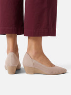 Women's Knit Pointed Toe Cushioned Wedge Pumps