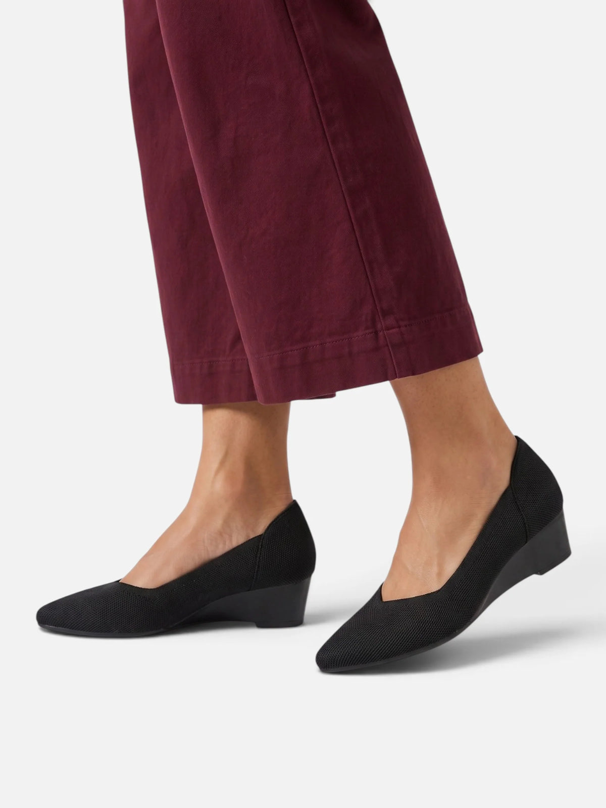 Women's Knit Pointed Toe Cushioned Wedge Pumps